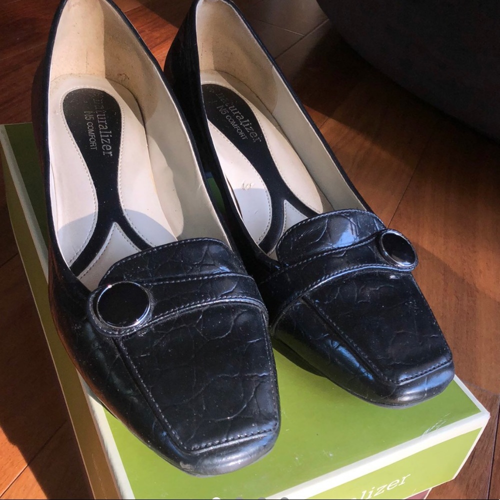 black fulton pumps
